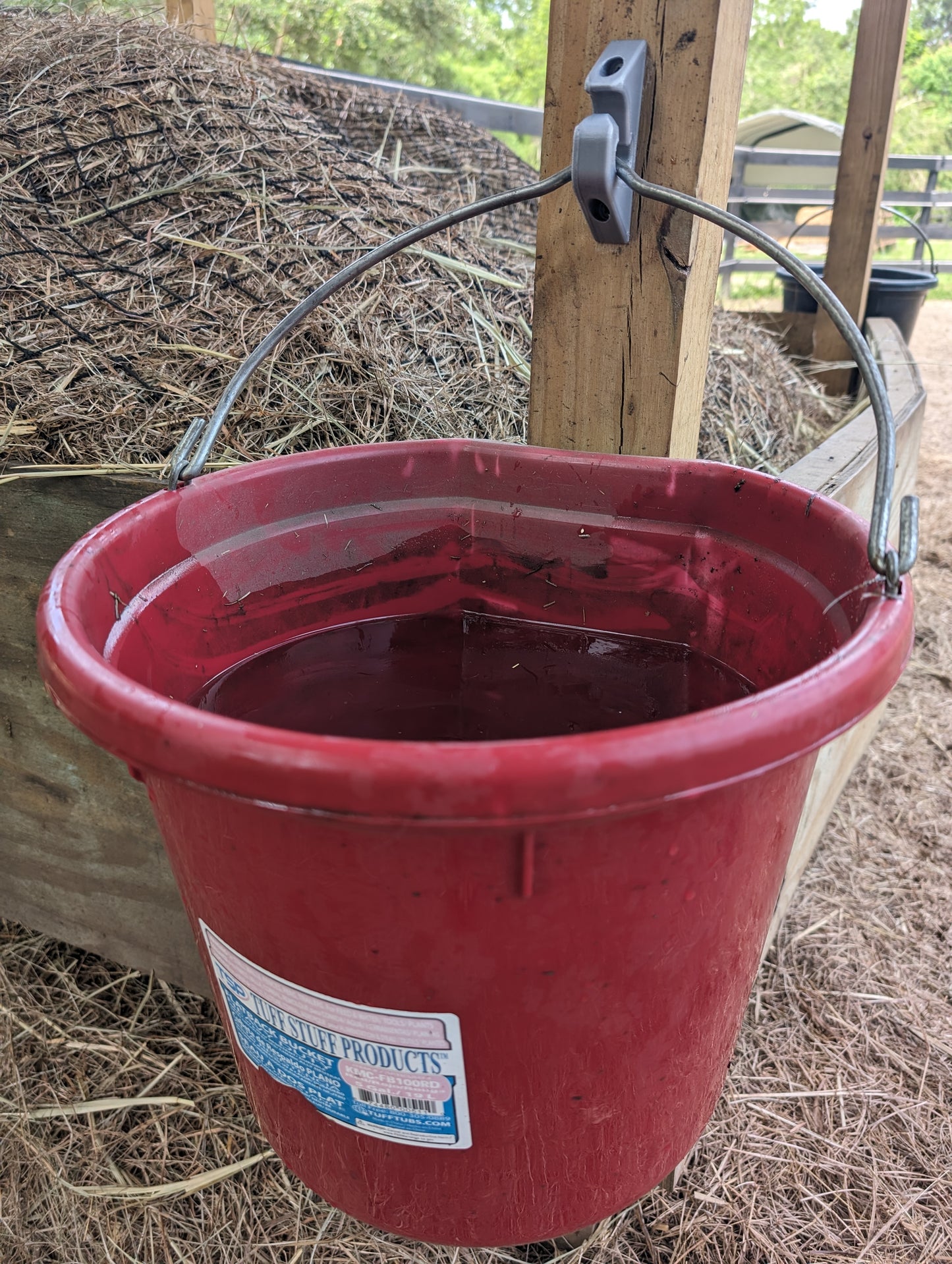 front view with bucket on captive bucket hook