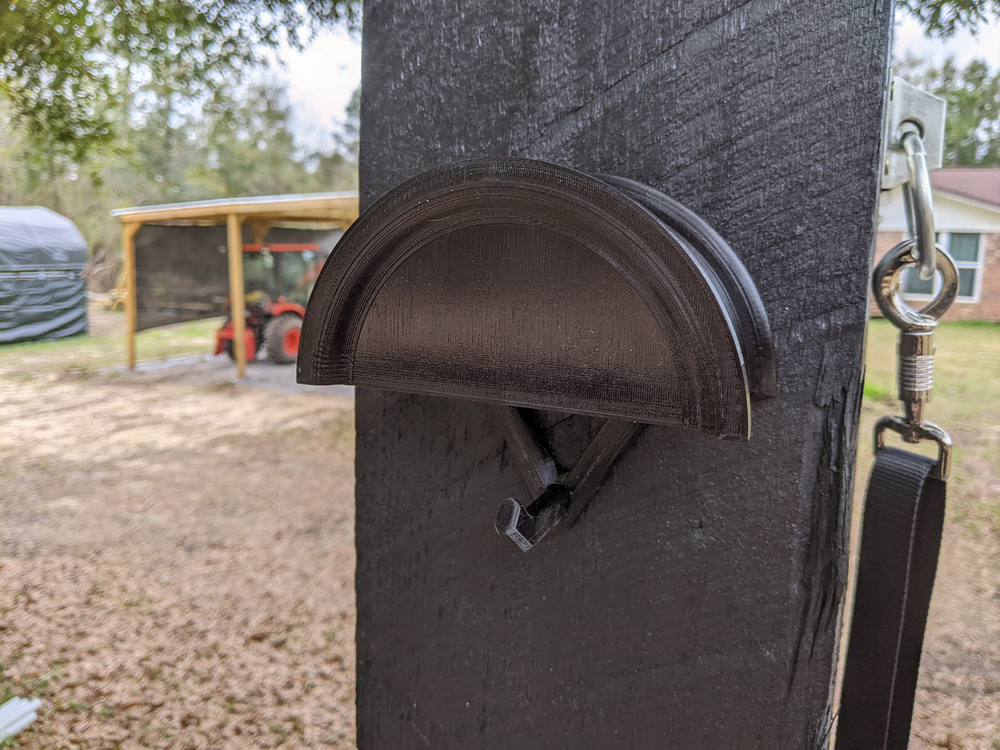 Wall mount bridle holder in black on wash rack post