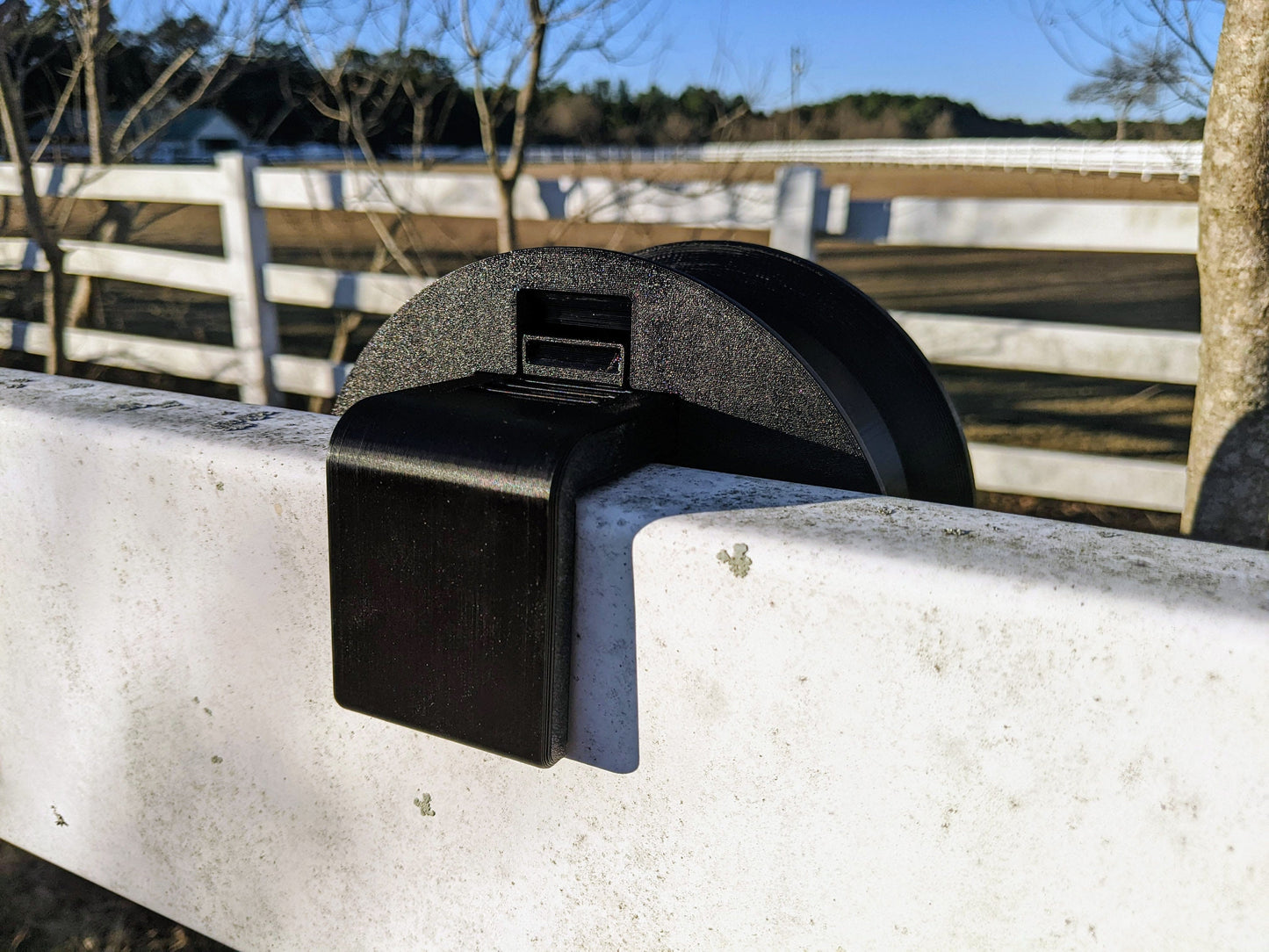 travel bridle holder from rear showing bar and latch