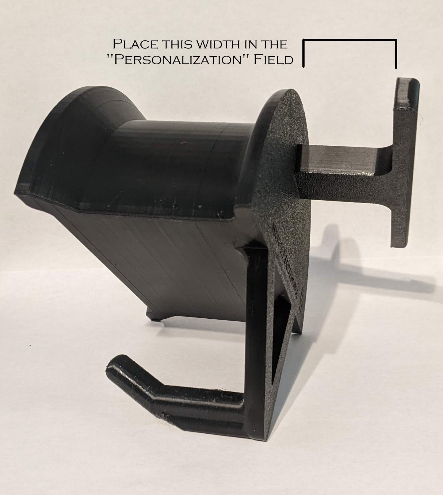 'T' style of bridle holder for sitting between stall bars