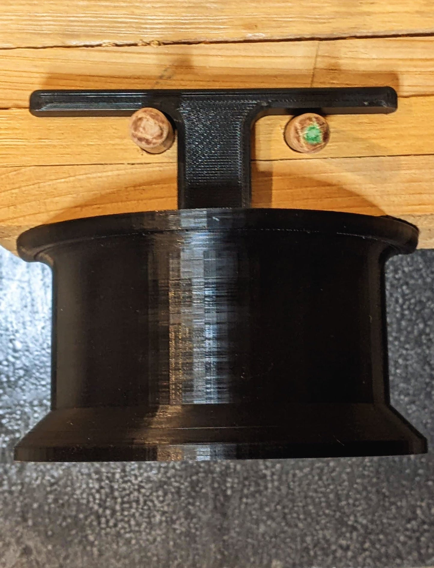 Top view of 'T' mount bridle holder showing how it sits between bars