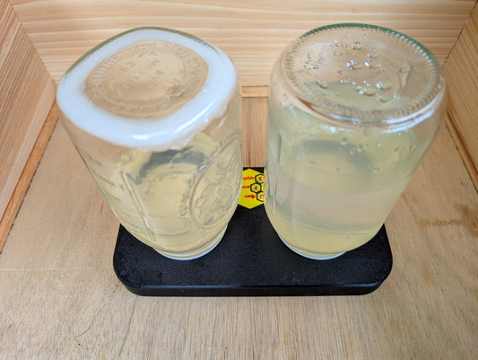 2 Jar Top Feeder In Use