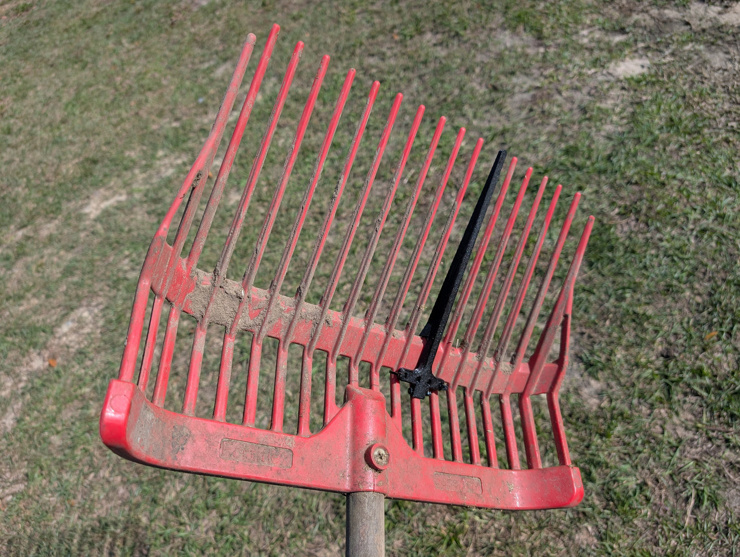 Fortiflex Manure Fork Replacement Tine in black installed